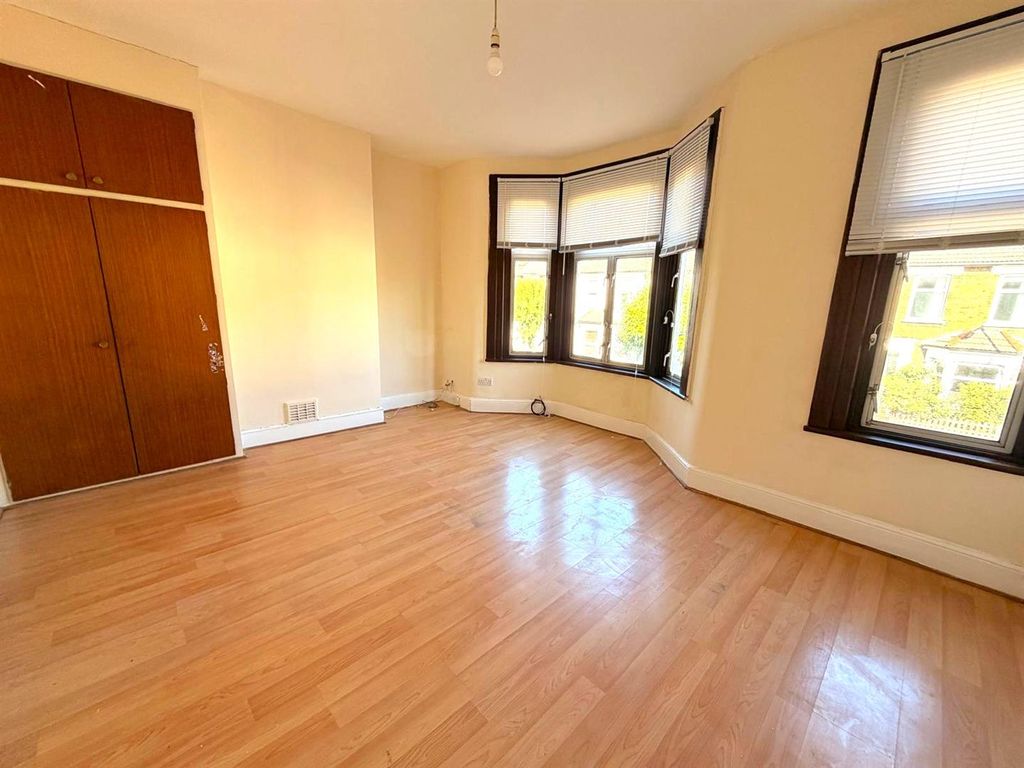 Property photo 1 of 6 d17Acc54-2B2A-4B32-B0Af-Cdf22F8A65B7.Jpg