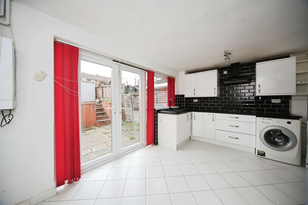 Property photo 2 of 20