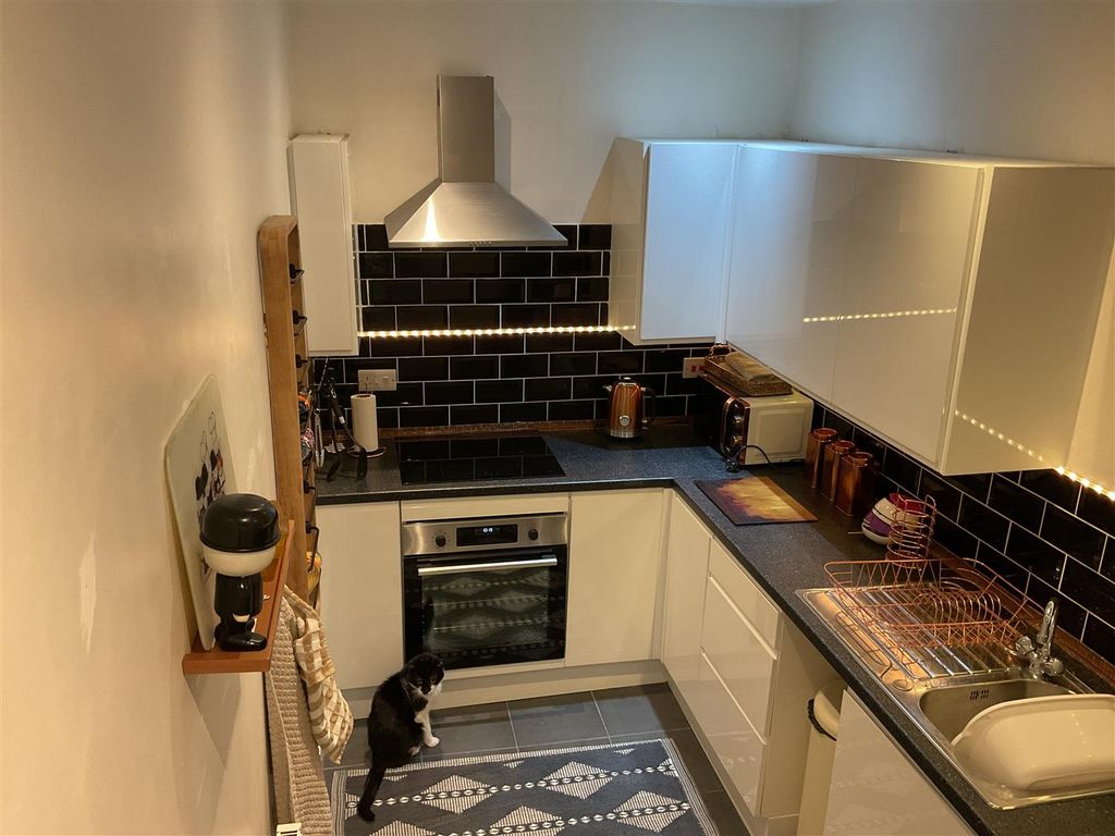 Property photo 2 of 18 Kitchen