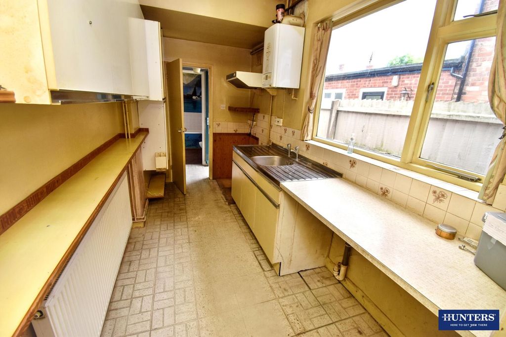 Property photo 3 of 12 Kitchen