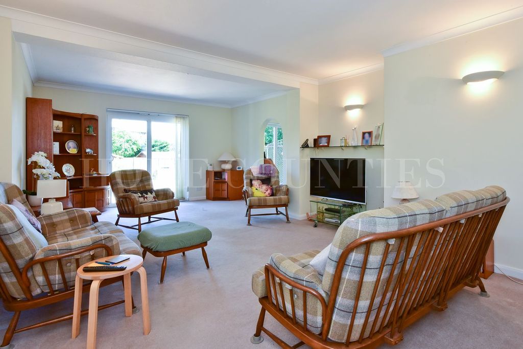 Property photo 3 of 28