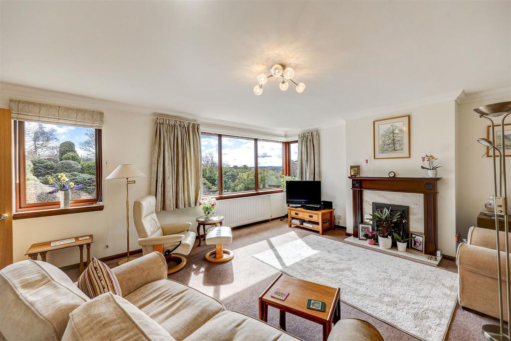 Property photo 3 of 37 Lounge