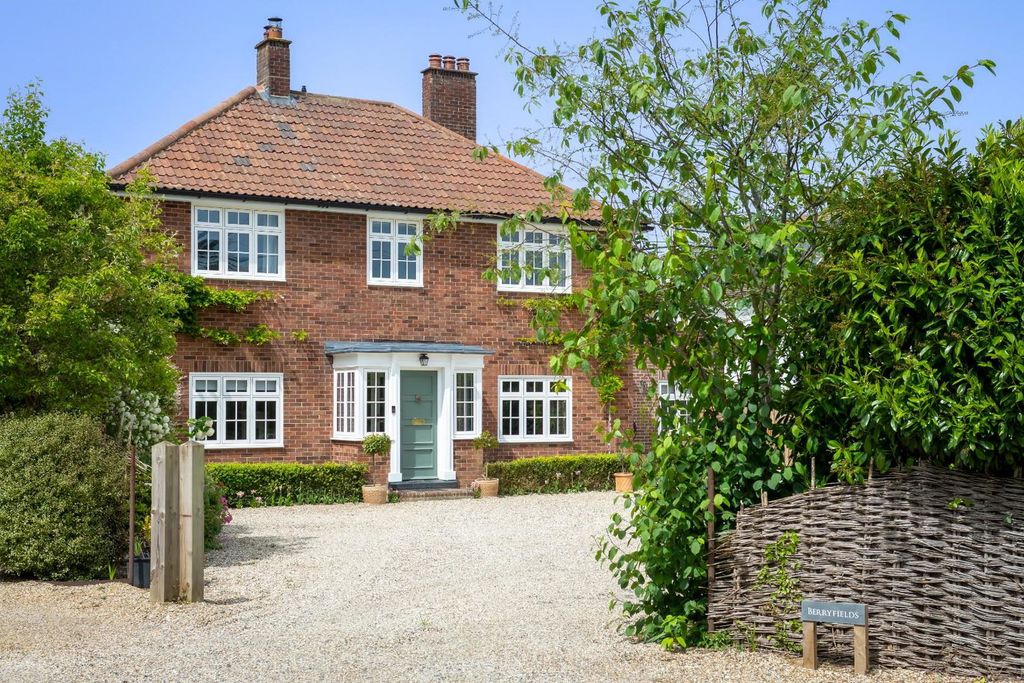 Property photo 1 of 32