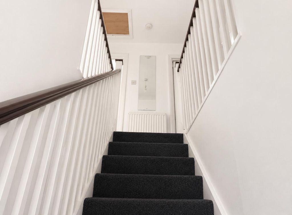 Property photo 2 of 14 Dddcc65A-Baf7-421E-B625-Acb971Fcd8Fe.Png