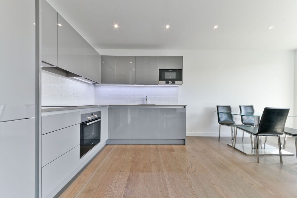 Property photo 3 of 7 Kitchen