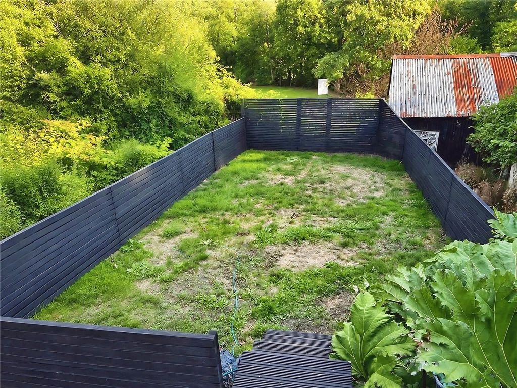 Property photo 2 of 16 Picture No. 19