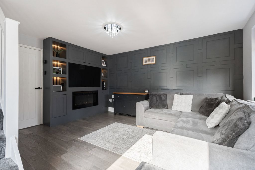 Property photo 2 of 25