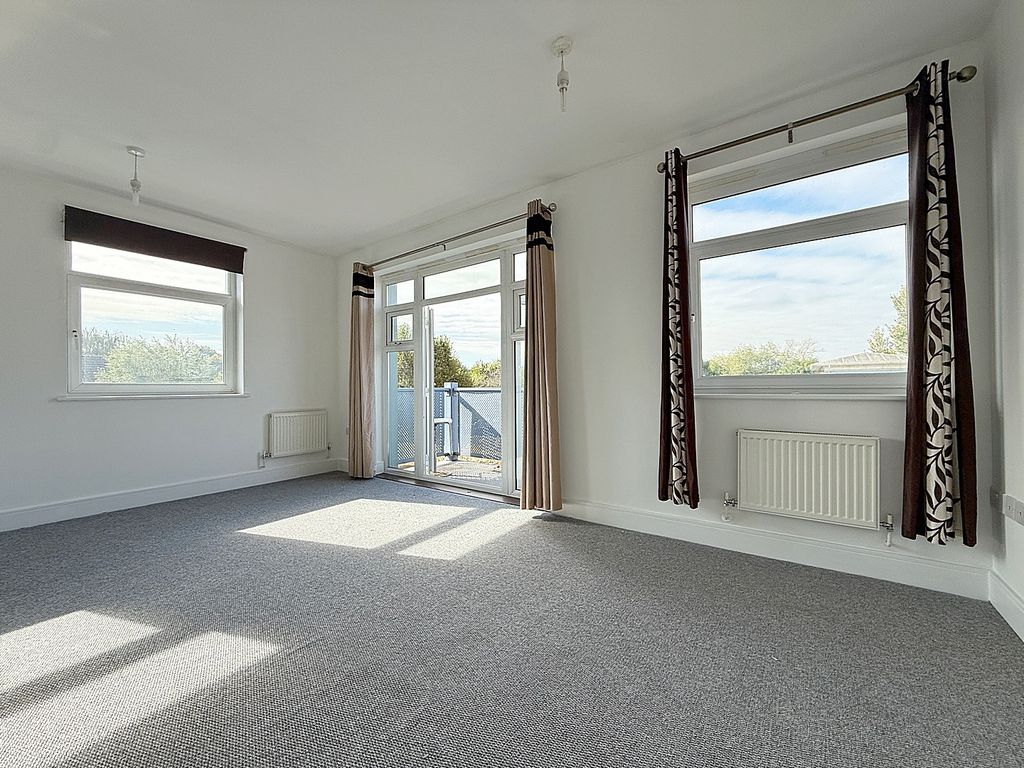 Property photo 3 of 10 Lounge A