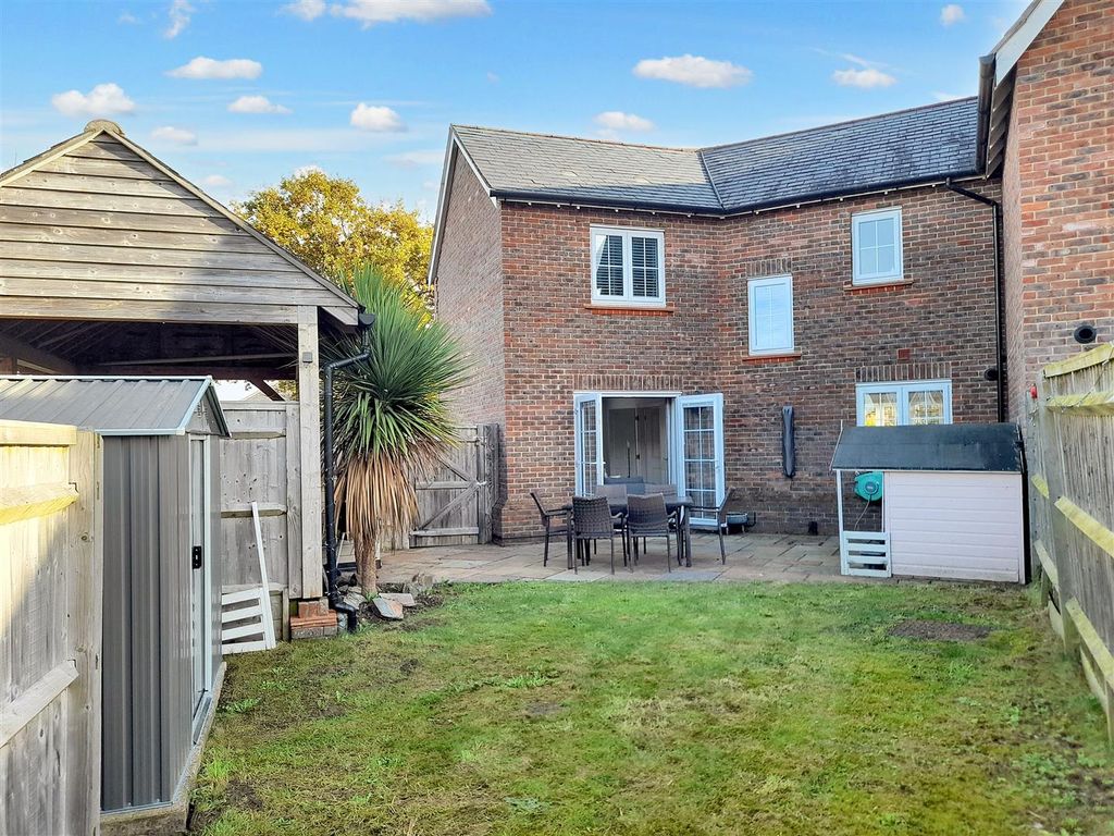 Property photo 2 of 18 Rear Garden 7 New.Jpg