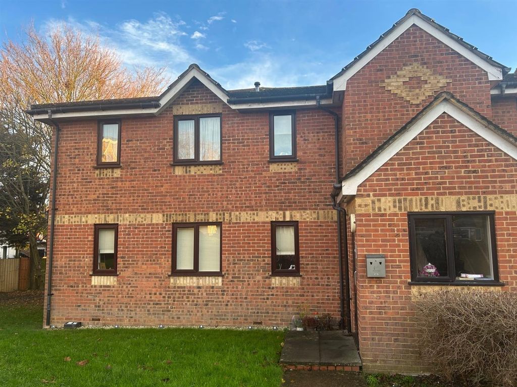 Property photo 2 of 2 Redford Close