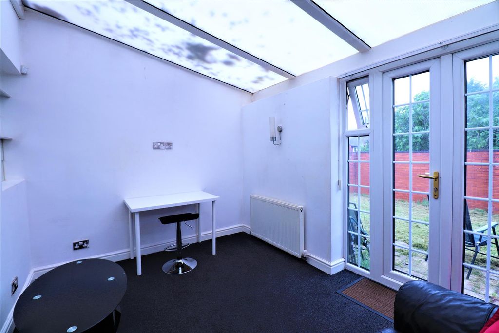 Property photo 2 of 9 Room 1