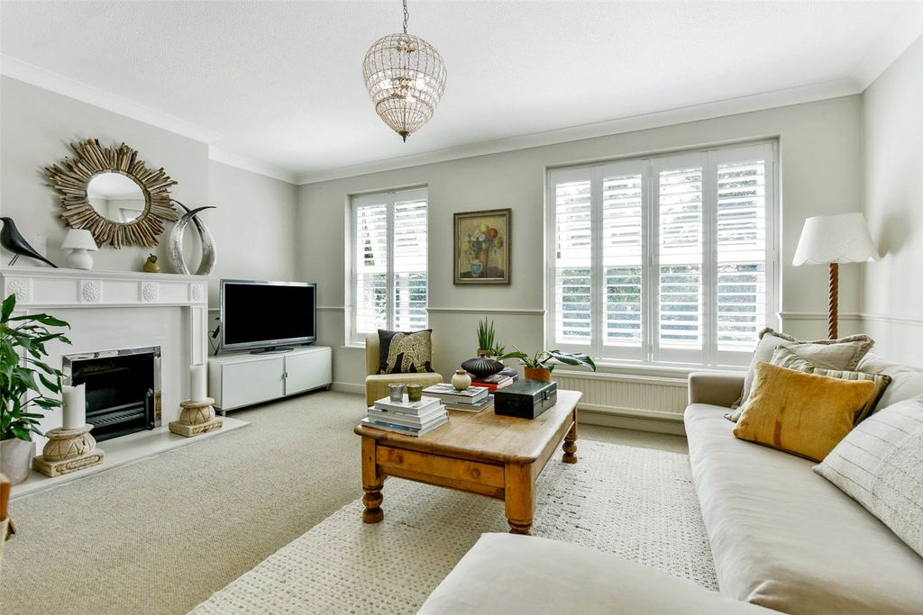 Property photo 3 of 18 Sitting Room