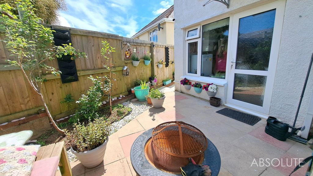 Property photo 2 of 20 Courtyard