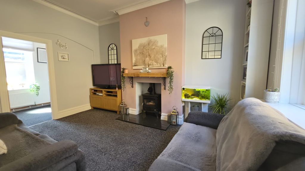Property photo 3 of 25