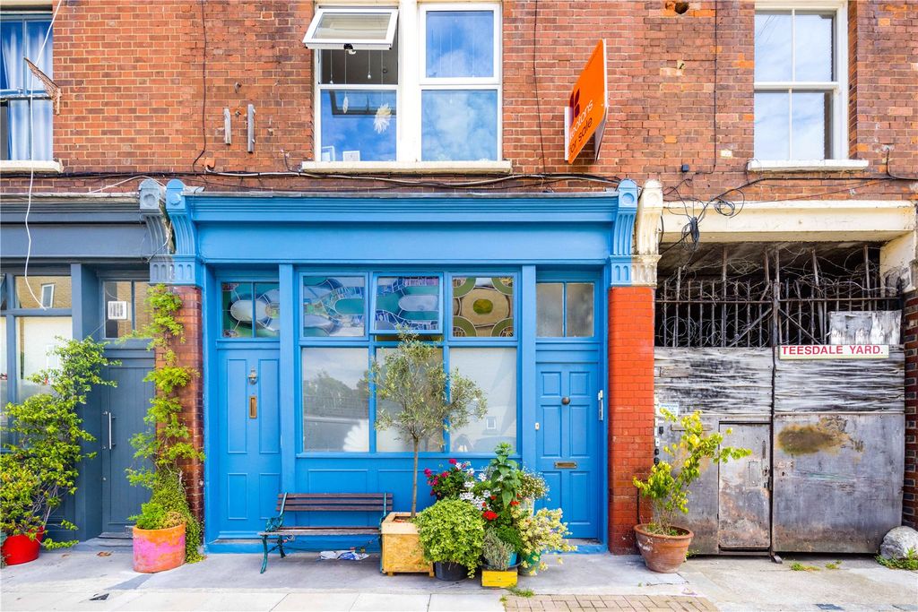 Property photo 1 of 8 Exterior