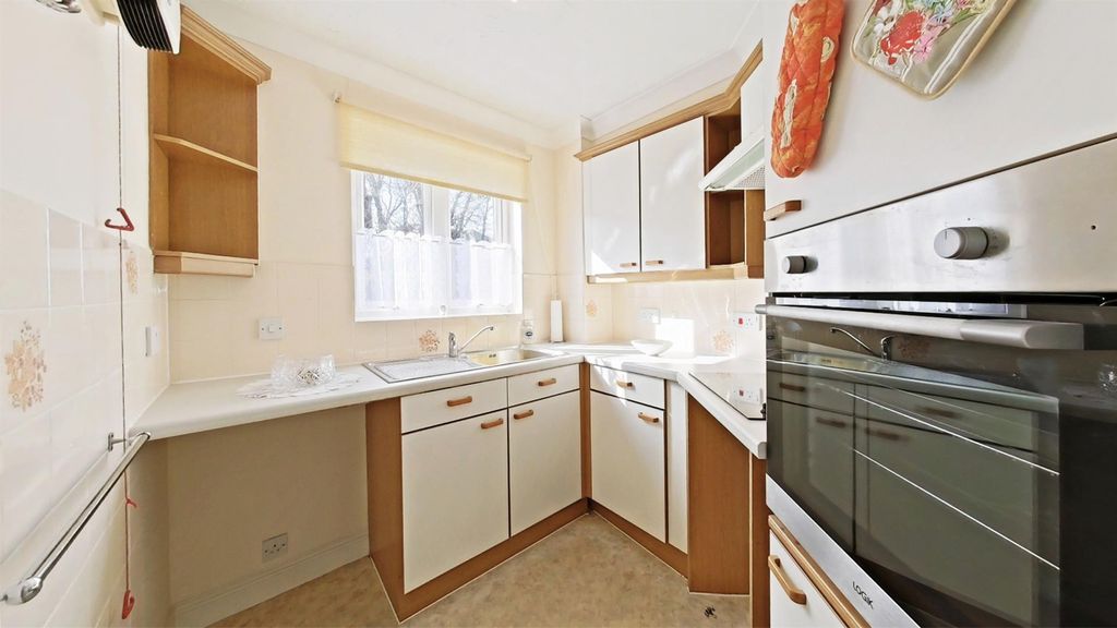 Property photo 3 of 17 Kitchen