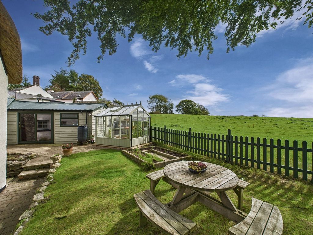 Property photo 2 of 21 Garden