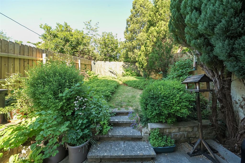 Property photo 3 of 10 Garden