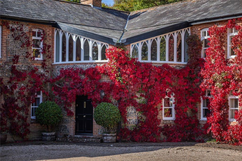 Property photo 3 of 21 Front Aspect