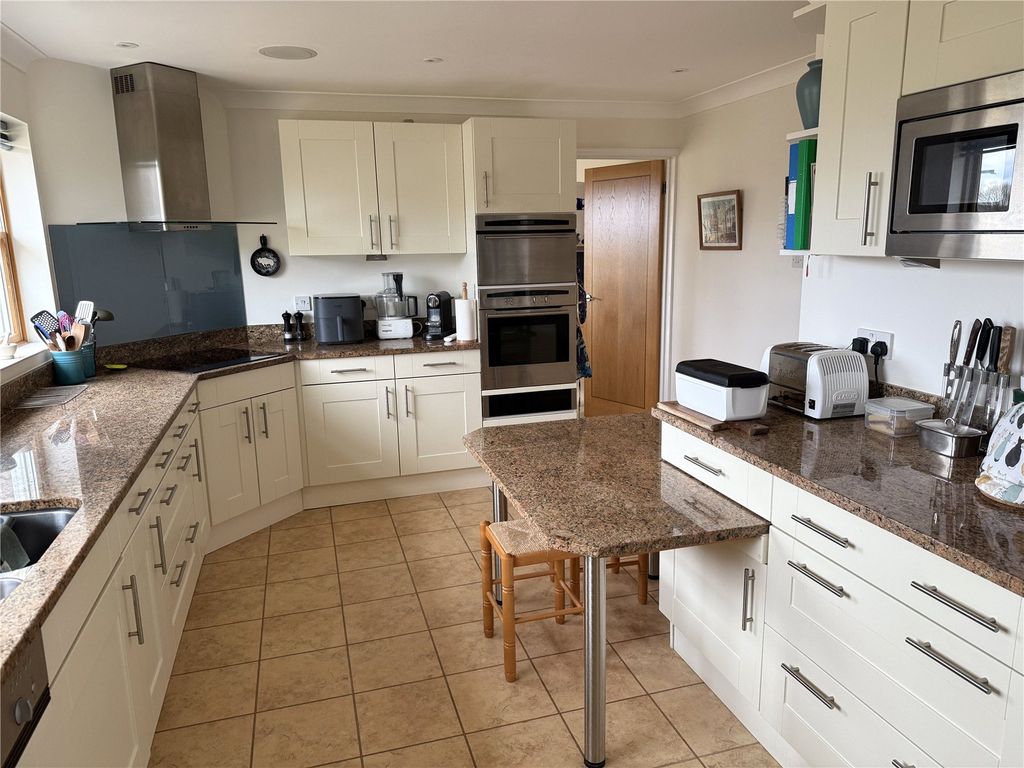 Property photo 3 of 23 Picture No. 05