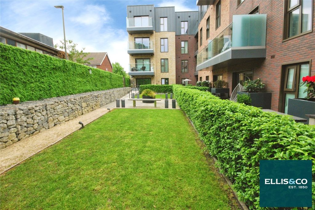 Property photo 3 of 16 Picture No. 12