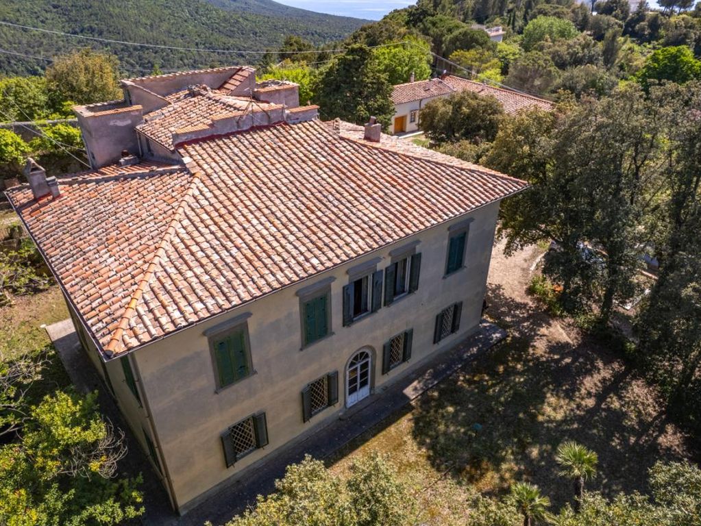 Property photo 2 of 40