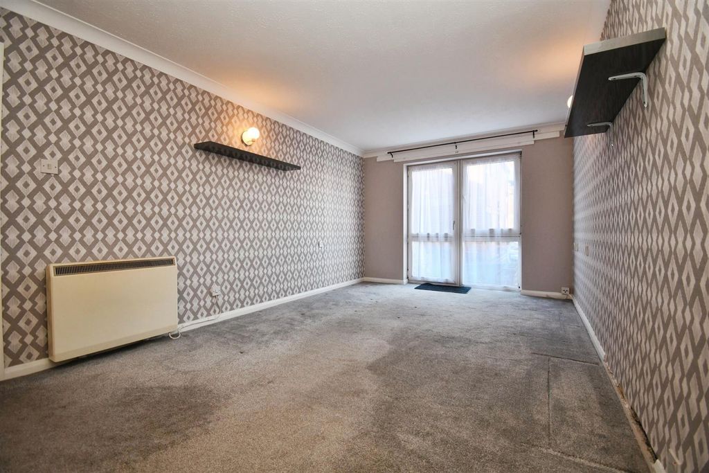 Property photo 3 of 10 Lounge