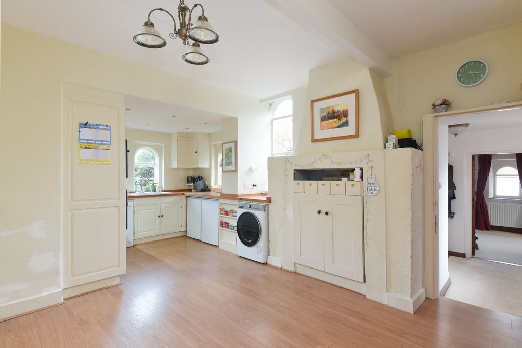 Property photo 3 of 28 4627585