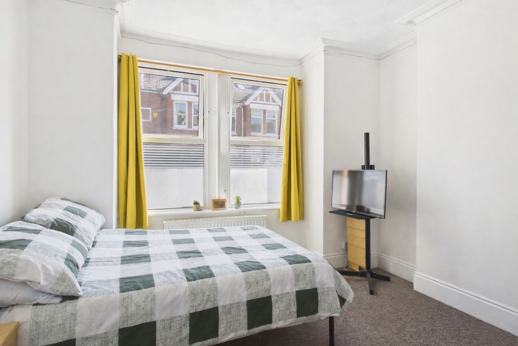 Property photo 1 of 11 Photo 9