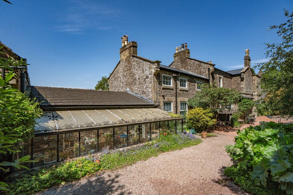 Property photo 1 of 34