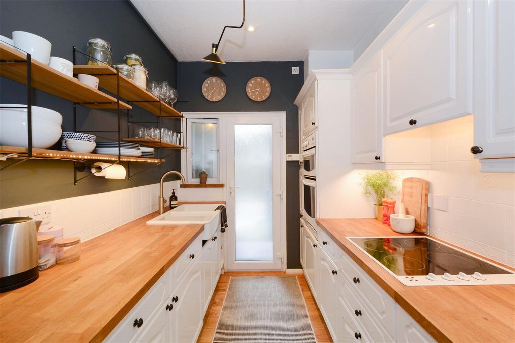Property photo 3 of 13 Kitchen