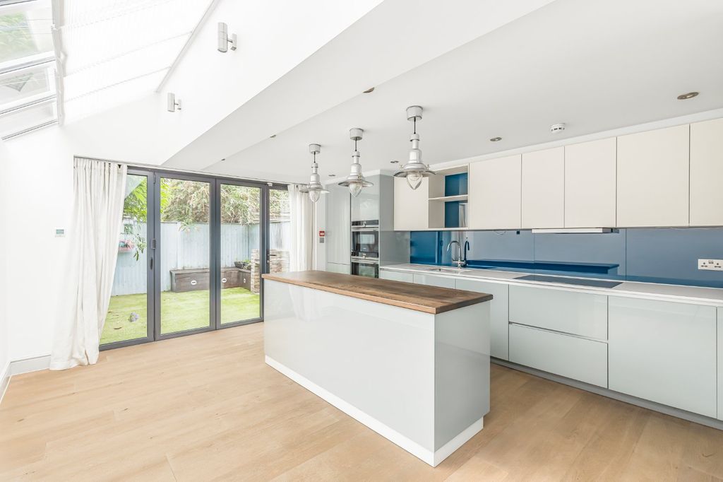 Property photo 1 of 17 Kitchen