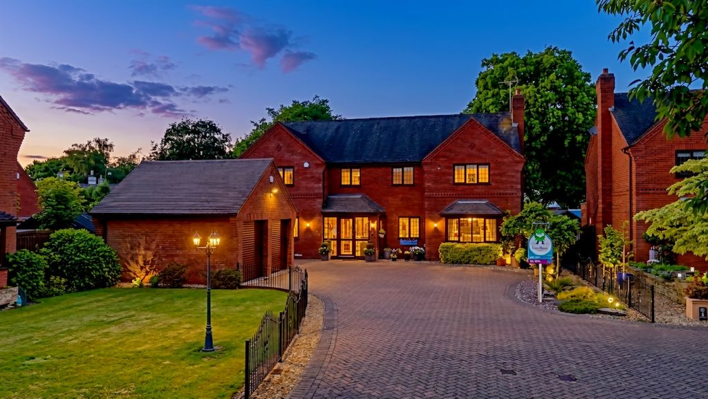 Property photo 1 of 24 Front Dusk
