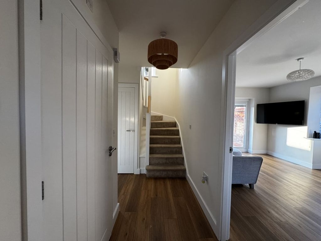 Property photo 2 of 25