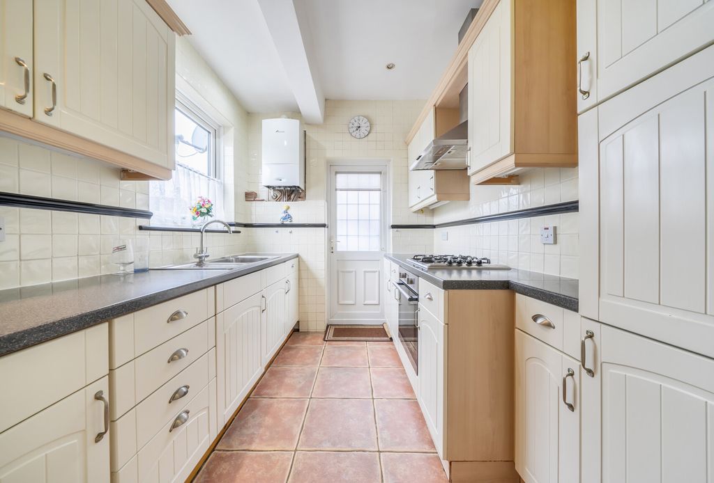 Property photo 2 of 11 1396200-11-695d56...