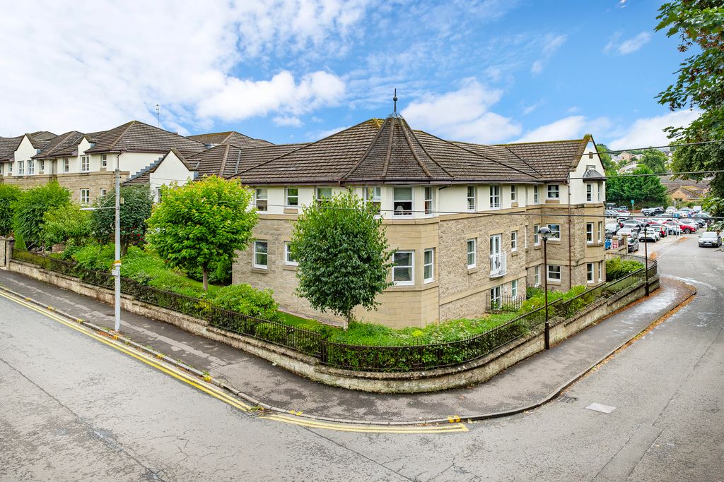 Property photo 1 of 32