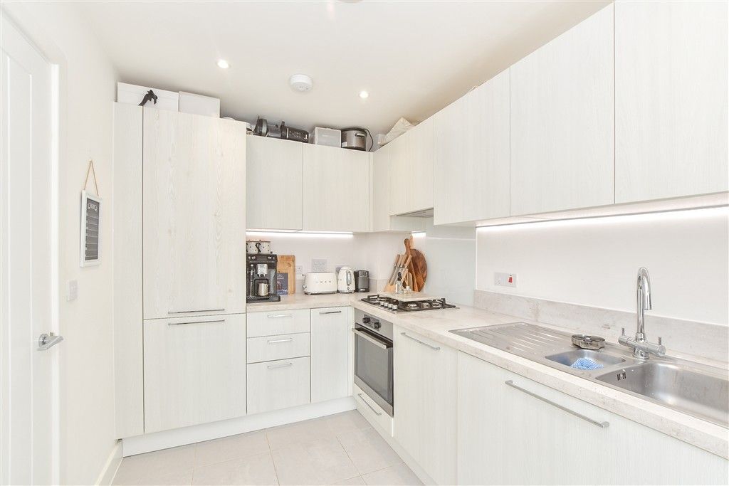 Property photo 2 of 14 Kitchen