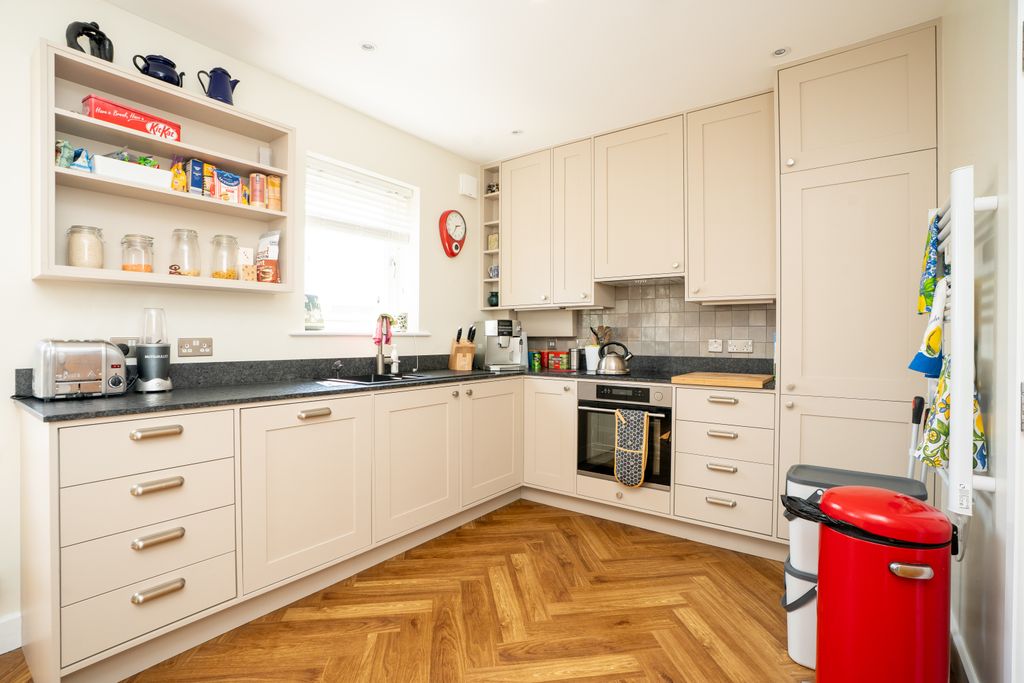 Property photo 3 of 18 2Boothamgreen11