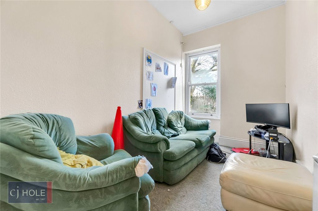 Property photo 3 of 22 Picture No. 14