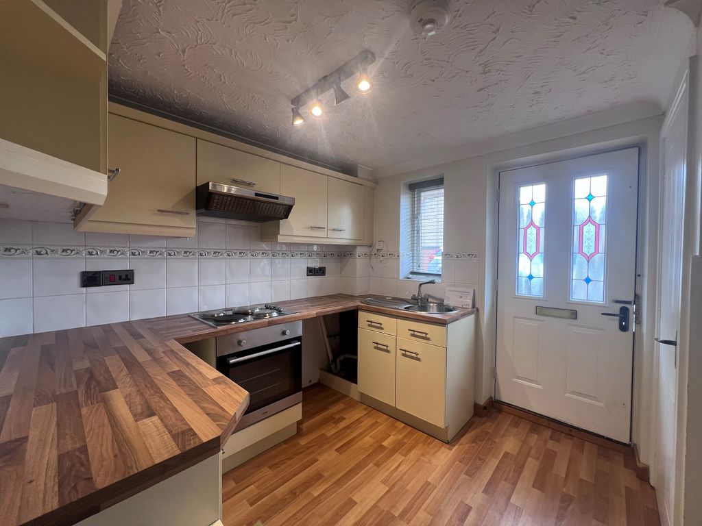 Property photo 2 of 9 Kitchen