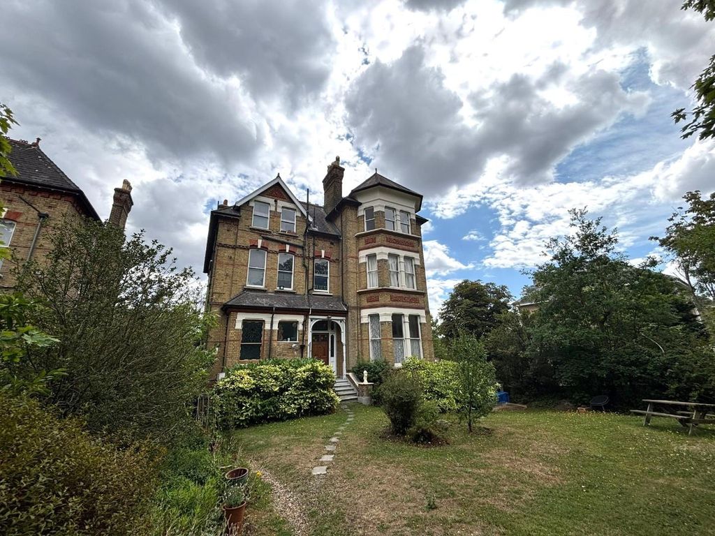 Property photo 2 of 11 1