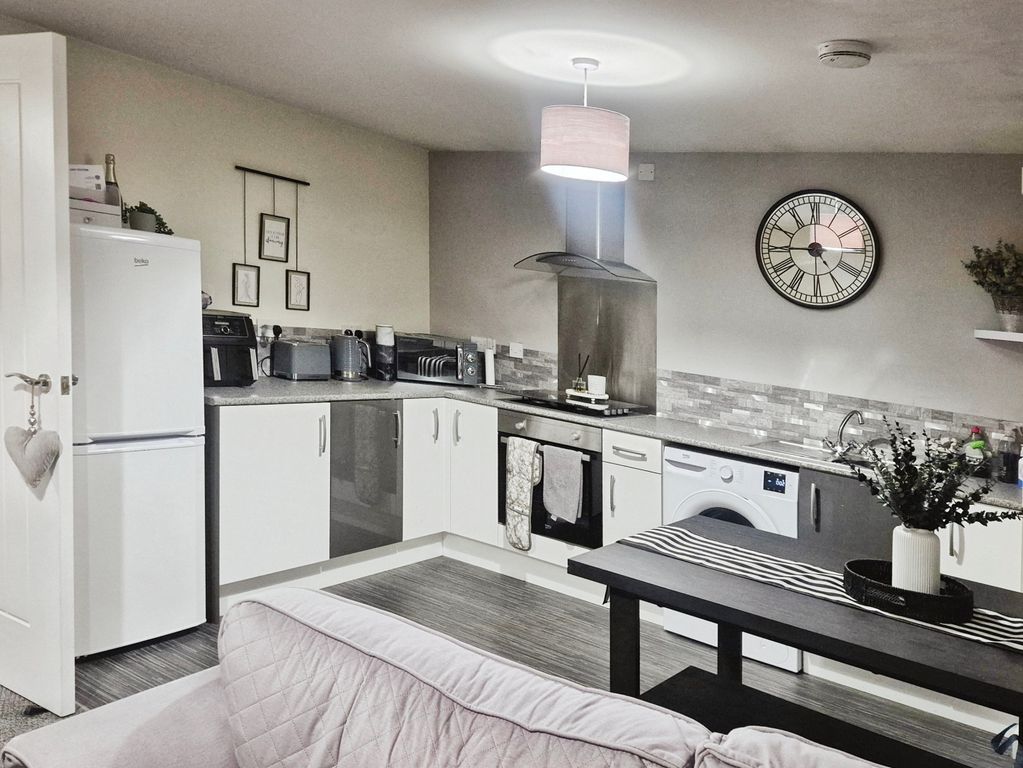 Property photo 3 of 5 8B090F30-1000026785