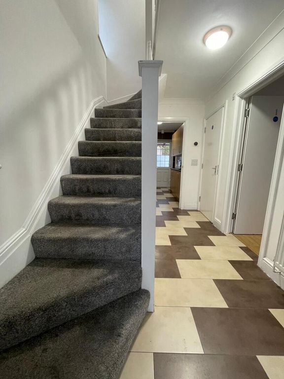Property photo 2 of 10 Hallway