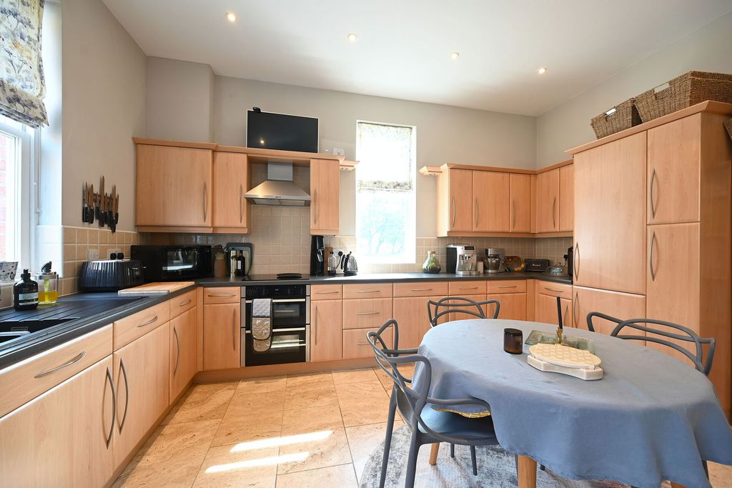 Property photo 3 of 23