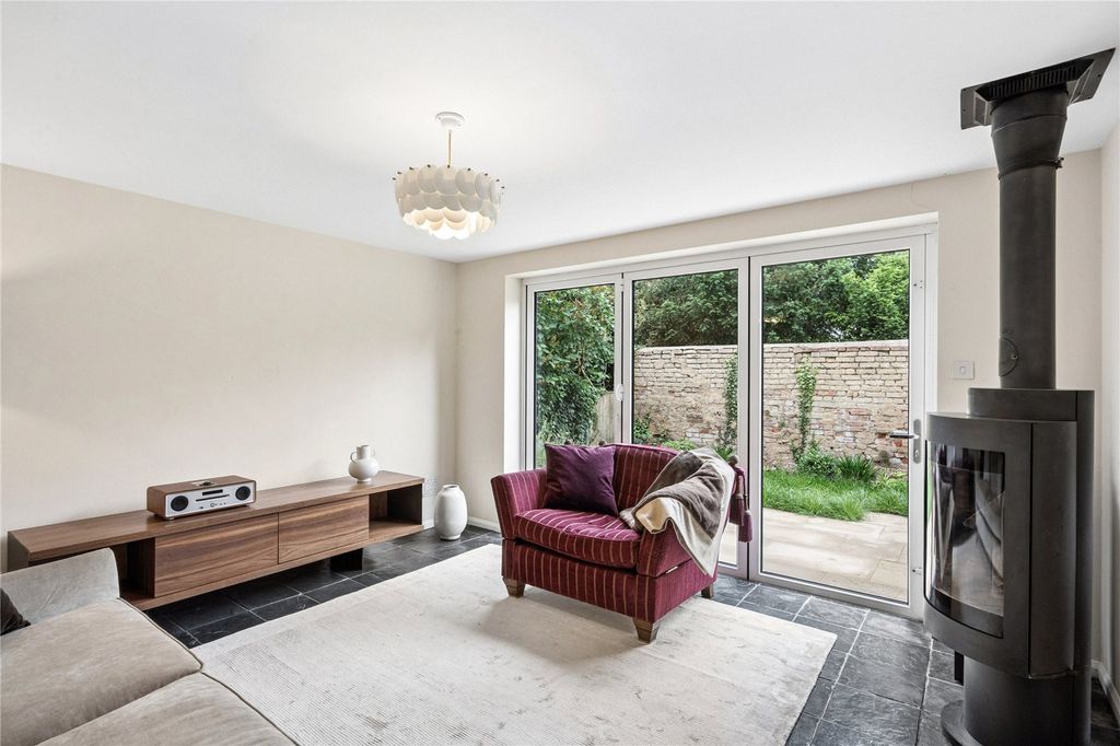 Property photo 2 of 18 Garden Room