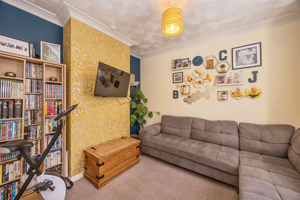 Property photo 2 of 17