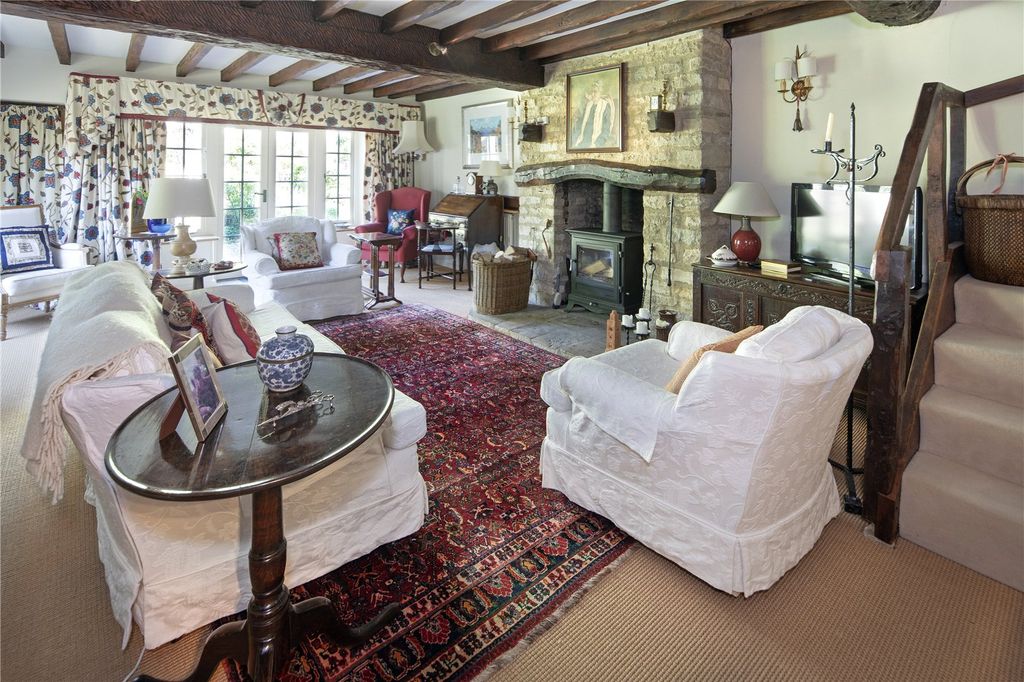 Property photo 3 of 19 Sitting Room