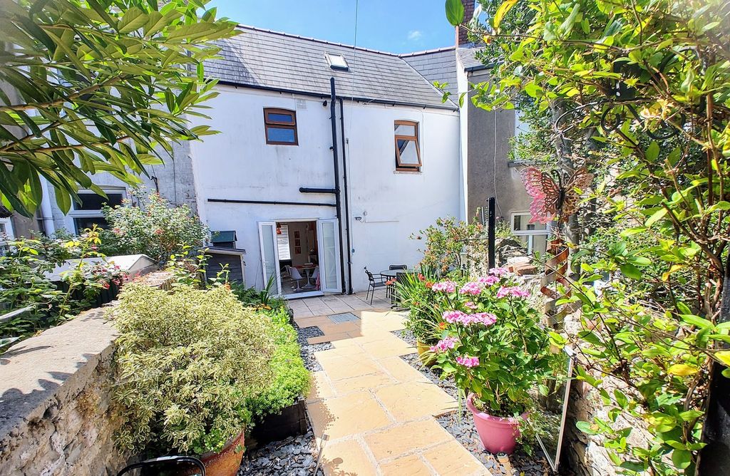 Property photo 1 of 21