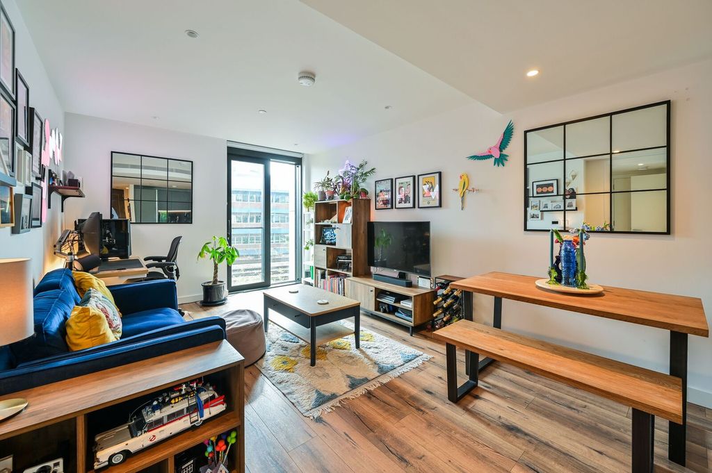 Property photo 1 of 11