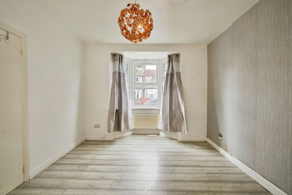 Property photo 3 of 16 Pbox-Img.Jpg
